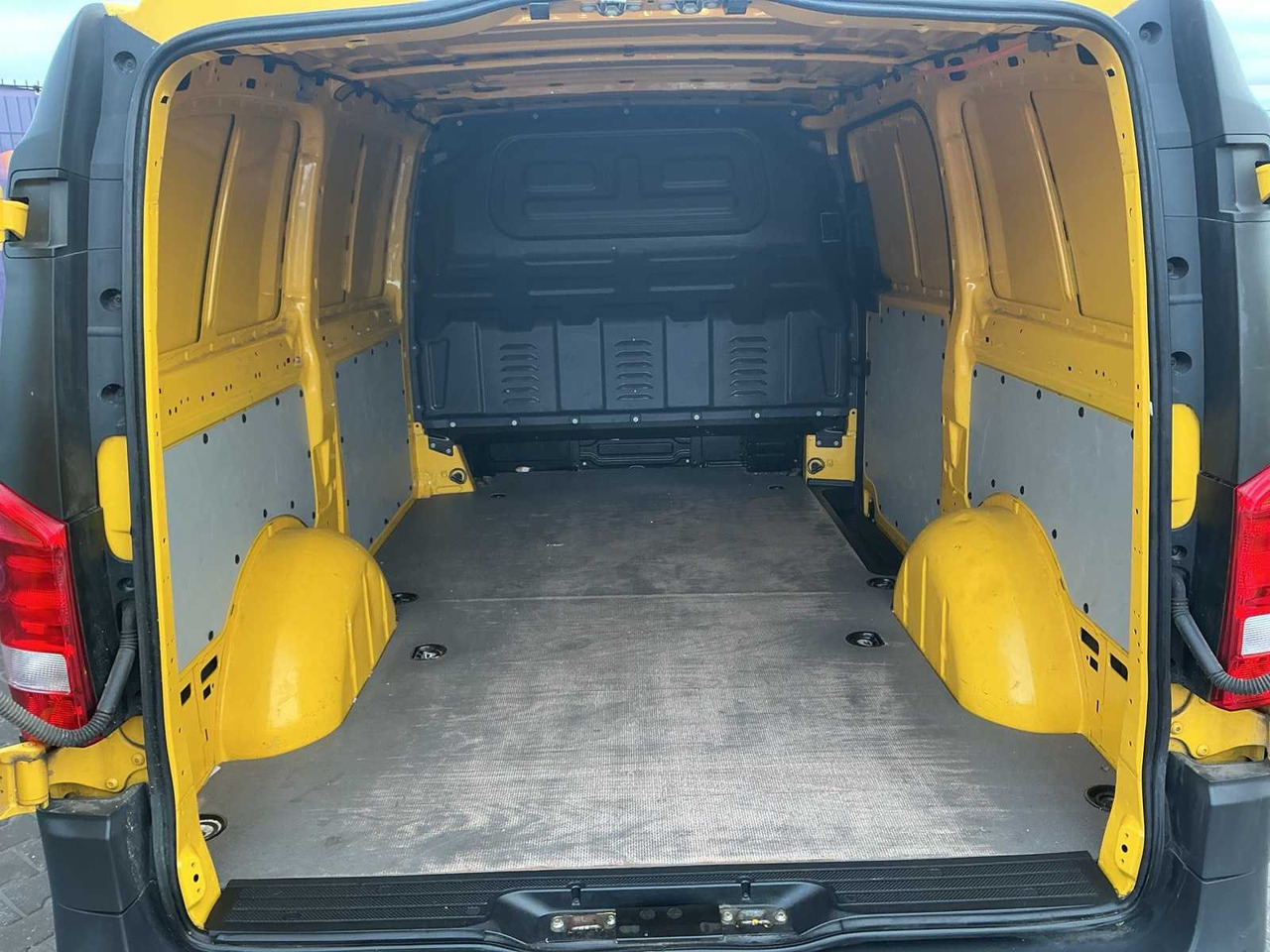 2020 - MERCEDES-BENZ - EVITO - EVITO LONG 41KWH - COMMERCIAL VEHICLE - Dostavno vozilo: slika 5 2020 - MERCEDES-BENZ - EVITO - EVITO LONG 41KWH - COMMERCIAL VEHICLE - Dostavno vozilo: slika 5