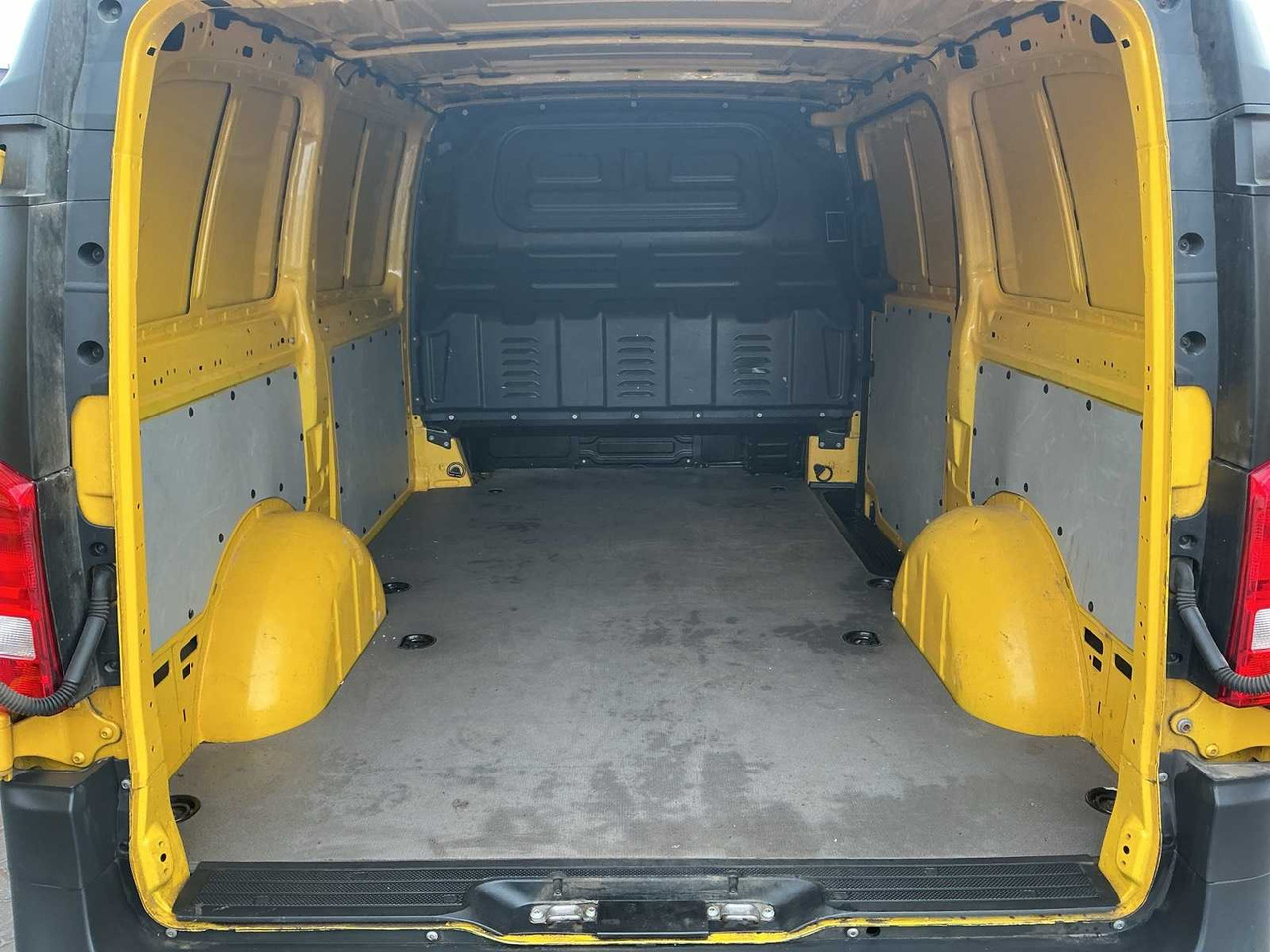 2020 - MERCEDES-BENZ - EVITO - EVITO LONG 41KWH - COMMERCIAL VEHICLE - Dostavno vozilo: slika 5 2020 - MERCEDES-BENZ - EVITO - EVITO LONG 41KWH - COMMERCIAL VEHICLE - Dostavno vozilo: slika 5