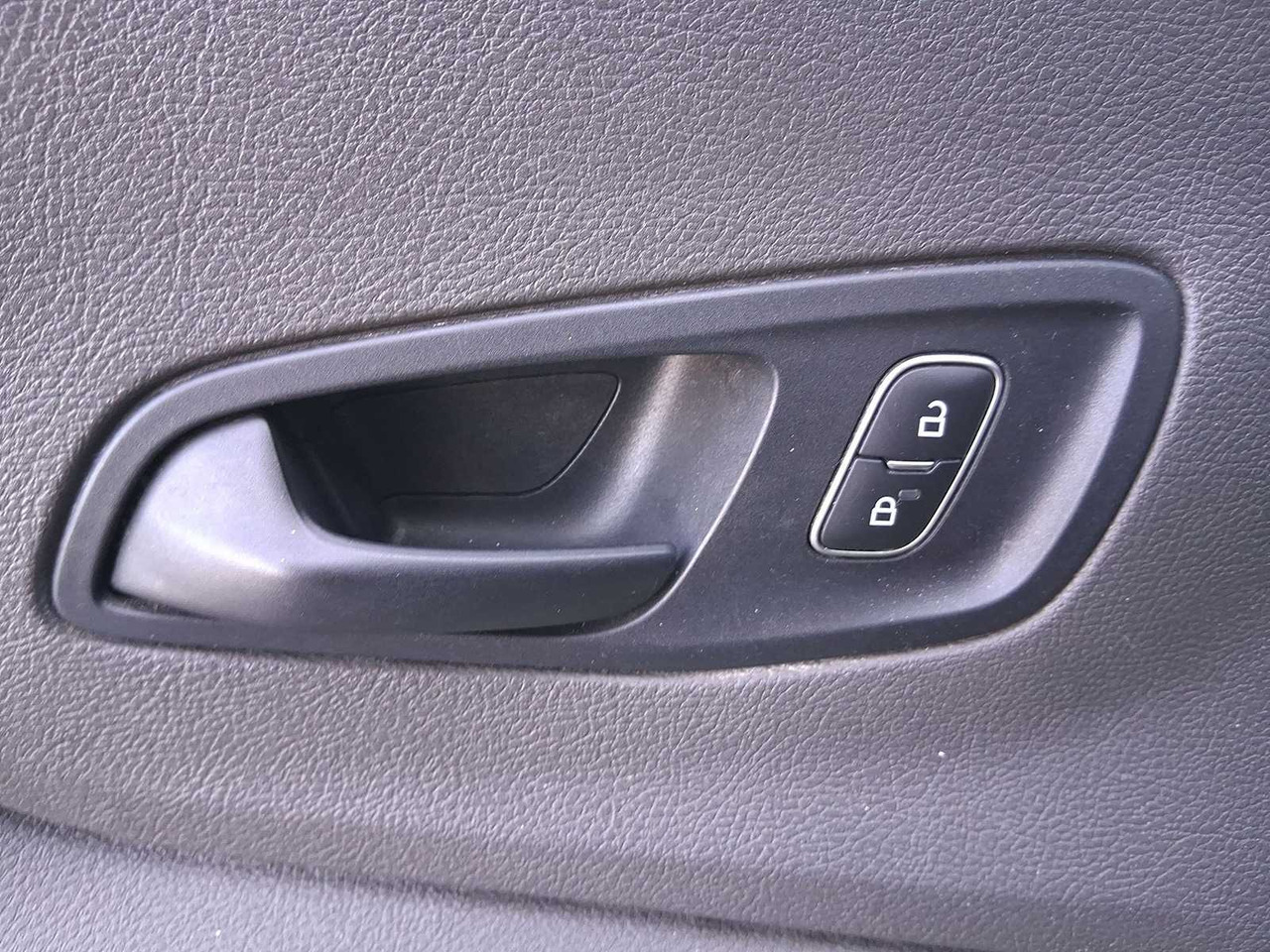 Dostavno vozilo FORD TRANSIT 350 2.0 TDCI L4H1 TREND VAN | VHV-11-T: slika 13 Dostavno vozilo FORD TRANSIT 350 2.0 TDCI L4H1 TREND VAN | VHV-11-T: slika 13