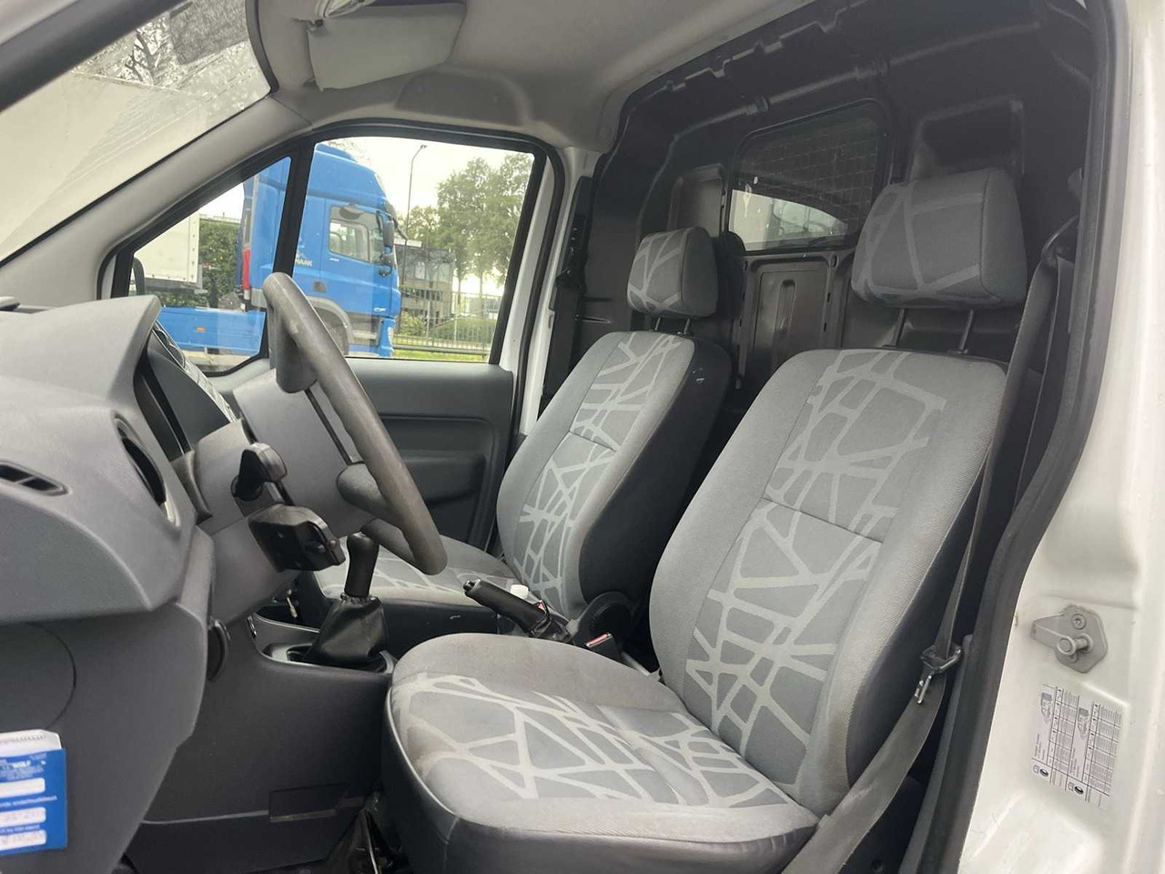 FORD TRANSIT CONNECT T200S 1.8 TDCI BUSINESS EDITION | 5-VVL-49 - Dostavno vozilo: slika 4 FORD TRANSIT CONNECT T200S 1.8 TDCI BUSINESS EDITION | 5-VVL-49 - Dostavno vozilo: slika 4