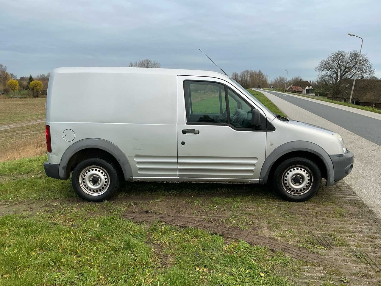 FORD TRANSIT CONNECT T200S 1.8 TDCI ECOED COMMERCIAL VEHICLE - Dostavno vozilo: slika 4 FORD TRANSIT CONNECT T200S 1.8 TDCI ECOED COMMERCIAL VEHICLE - Dostavno vozilo: slika 4