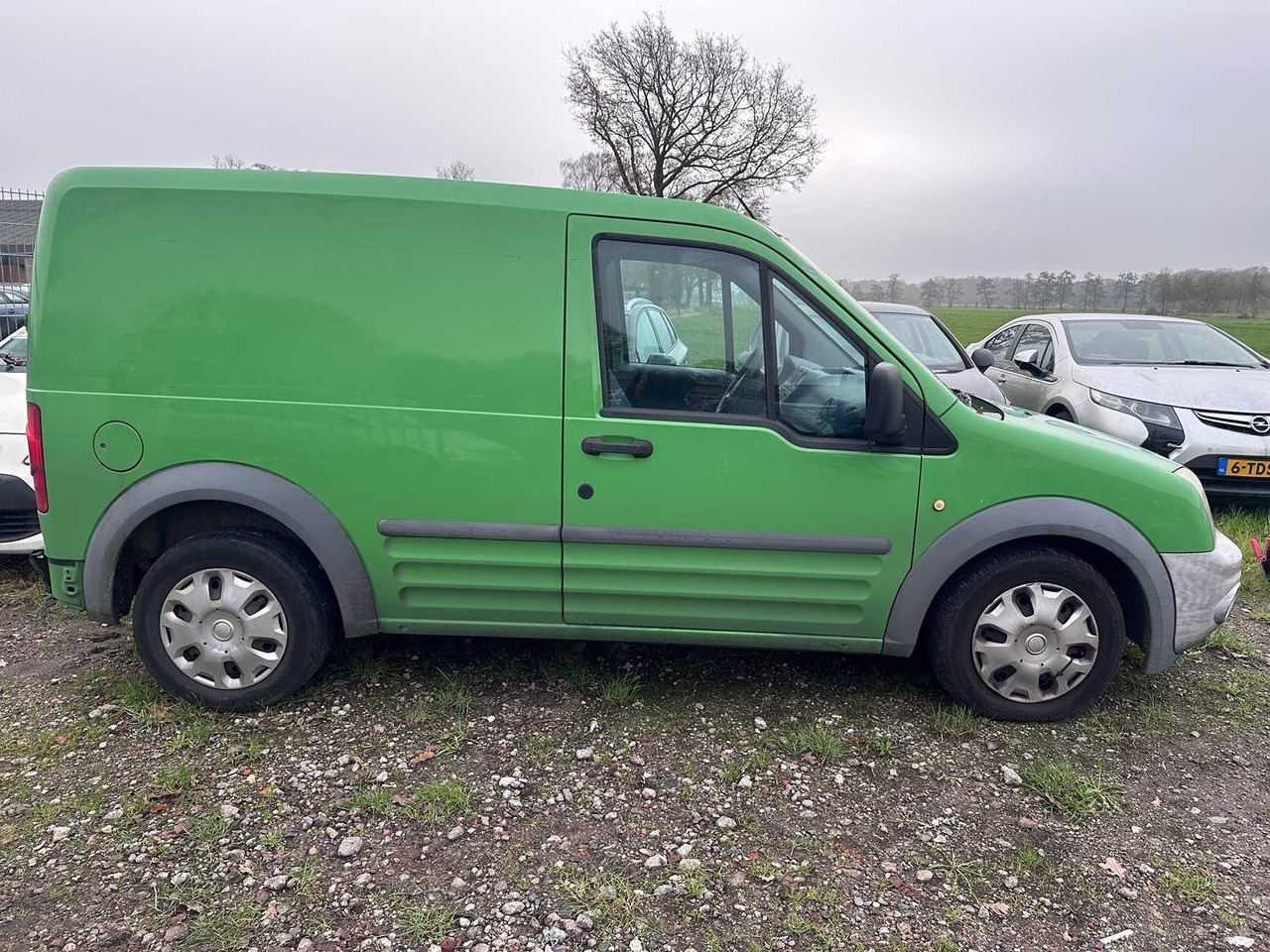 FORD - TRANSIT CONNECT - T200S 1.8 TDCI TREND - VAN - Dostavno vozilo: slika 4 FORD - TRANSIT CONNECT - T200S 1.8 TDCI TREND - VAN - Dostavno vozilo: slika 4