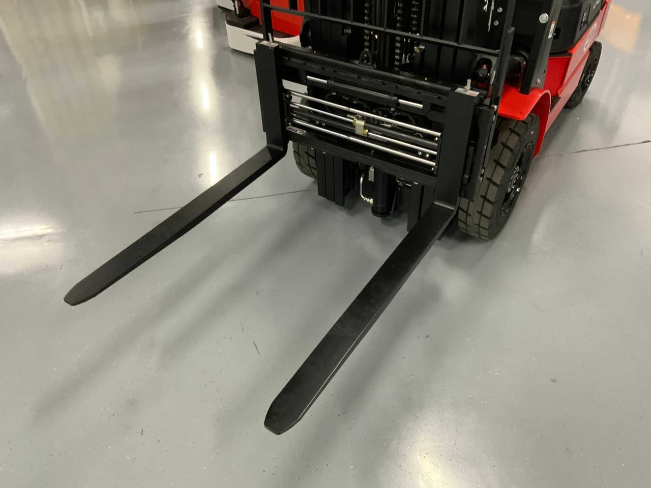 EP - EFL 252 X - FORK POSITIONER, SIDESHIFT, TRIPLEX, FORKLIFT 2025 - Viličar: slika 2 EP - EFL 252 X - FORK POSITIONER, SIDESHIFT, TRIPLEX, FORKLIFT 2025 - Viličar: slika 2