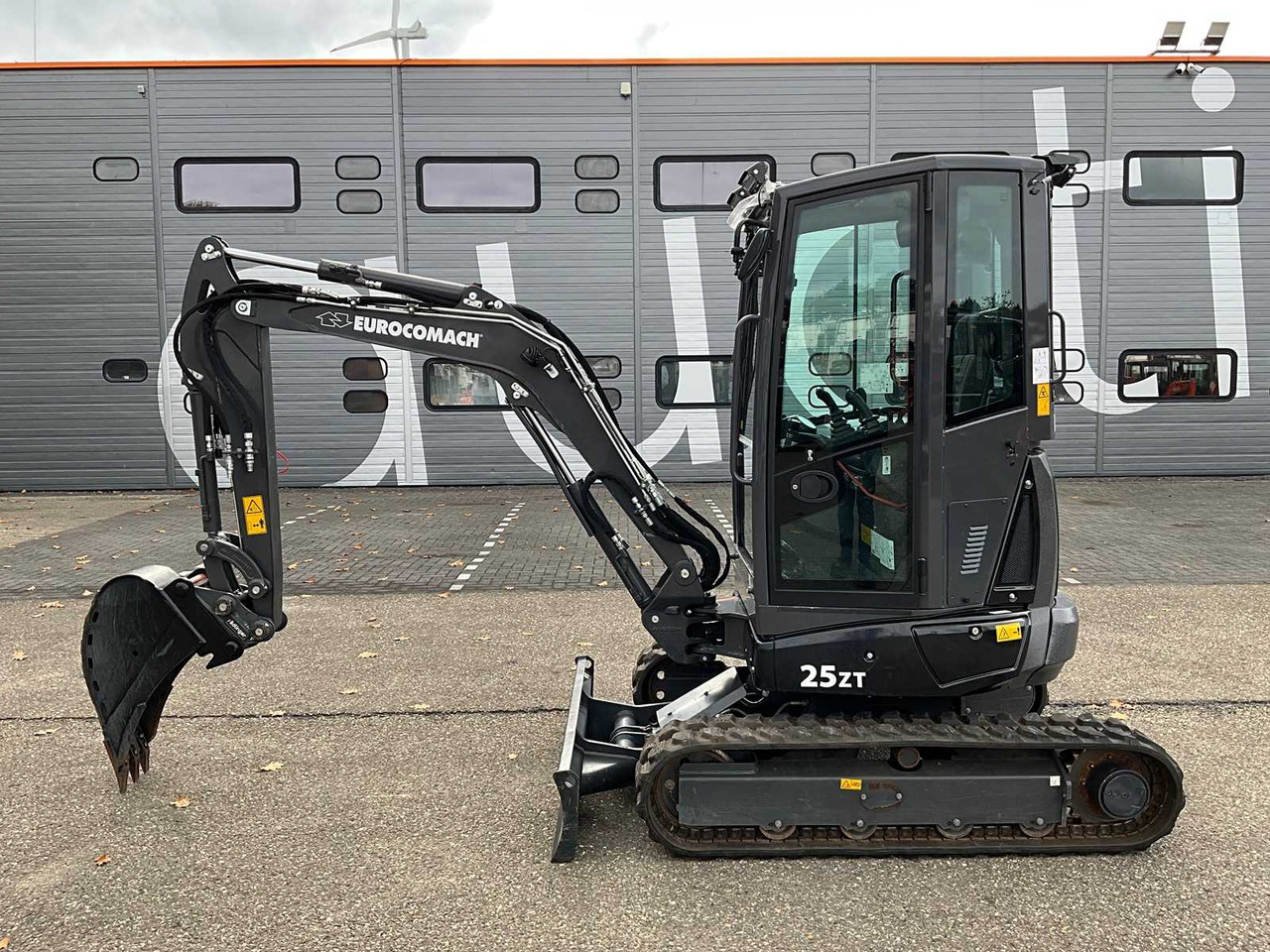 Eurocomach 25ZT - Mini bager: slika 2 Eurocomach 25ZT - Mini bager: slika 2