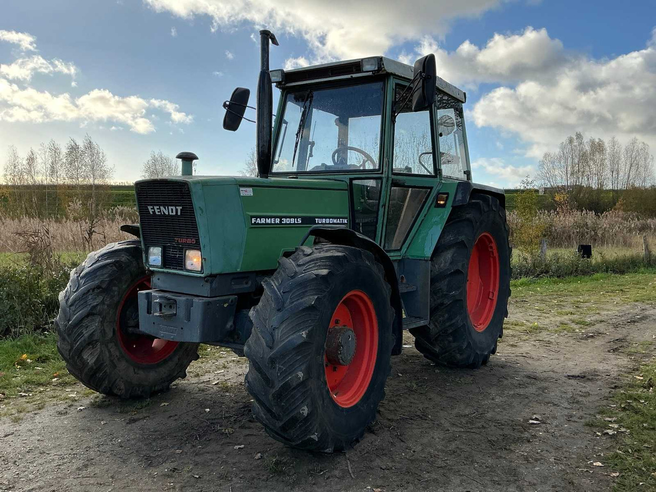 FENDT FARMER 309 LSA TURBOMATIK FOUR-WHEEL DRIVE AGRICULTURAL TRACTOR - Traktor: slika 1 FENDT FARMER 309 LSA TURBOMATIK FOUR-WHEEL DRIVE AGRICULTURAL TRACTOR - Traktor: slika 1
