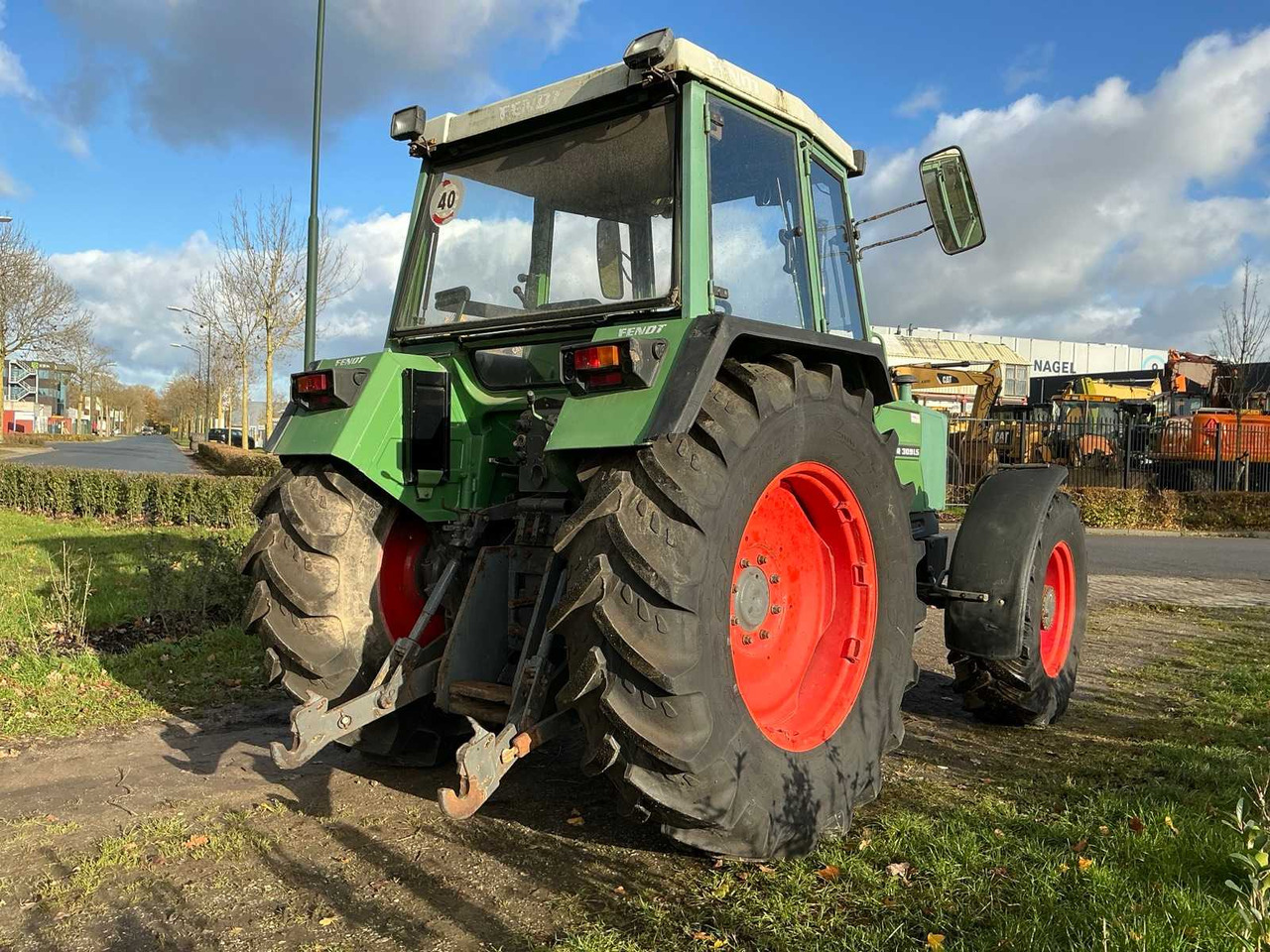 FENDT FARMER 309 LSA TURBOMATIK FOUR-WHEEL DRIVE AGRICULTURAL TRACTOR - Traktor: slika 5 FENDT FARMER 309 LSA TURBOMATIK FOUR-WHEEL DRIVE AGRICULTURAL TRACTOR - Traktor: slika 5