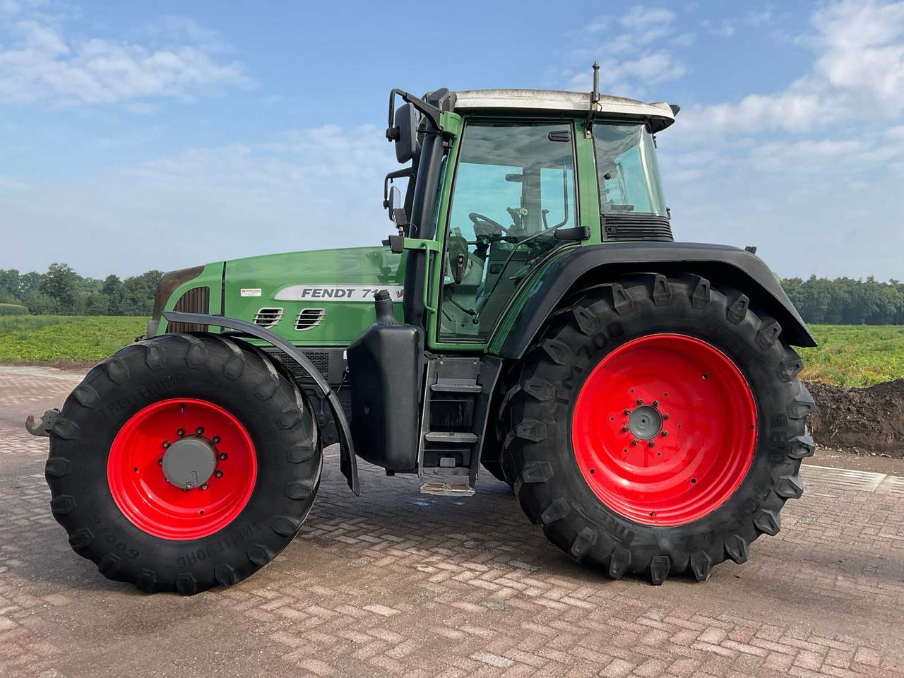Fendt 714 Vario TMS - Traktor: slika 2 Fendt 714 Vario TMS - Traktor: slika 2