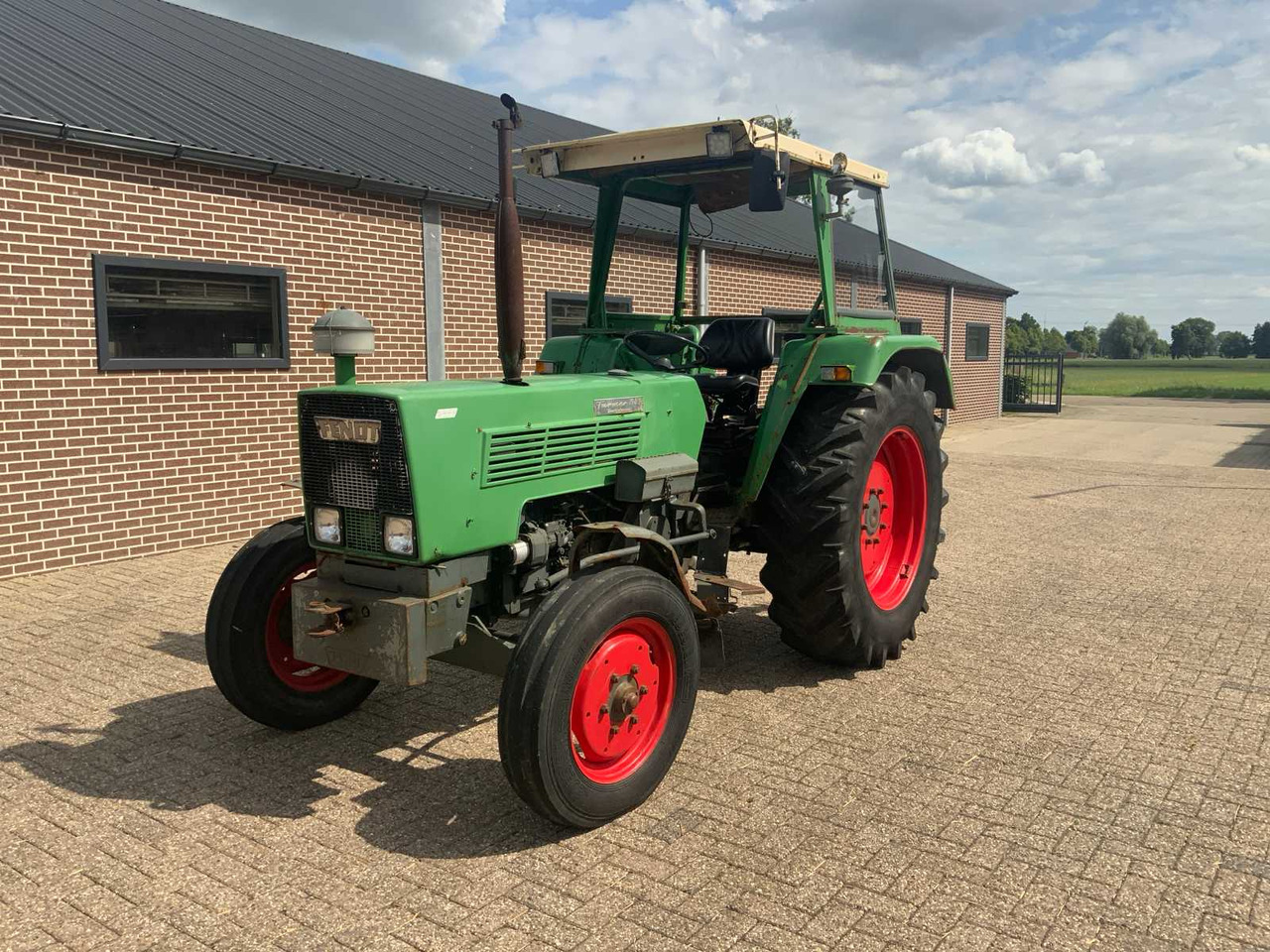 Fendt Farmer 108S - Traktor: slika 1 Fendt Farmer 108S - Traktor: slika 1