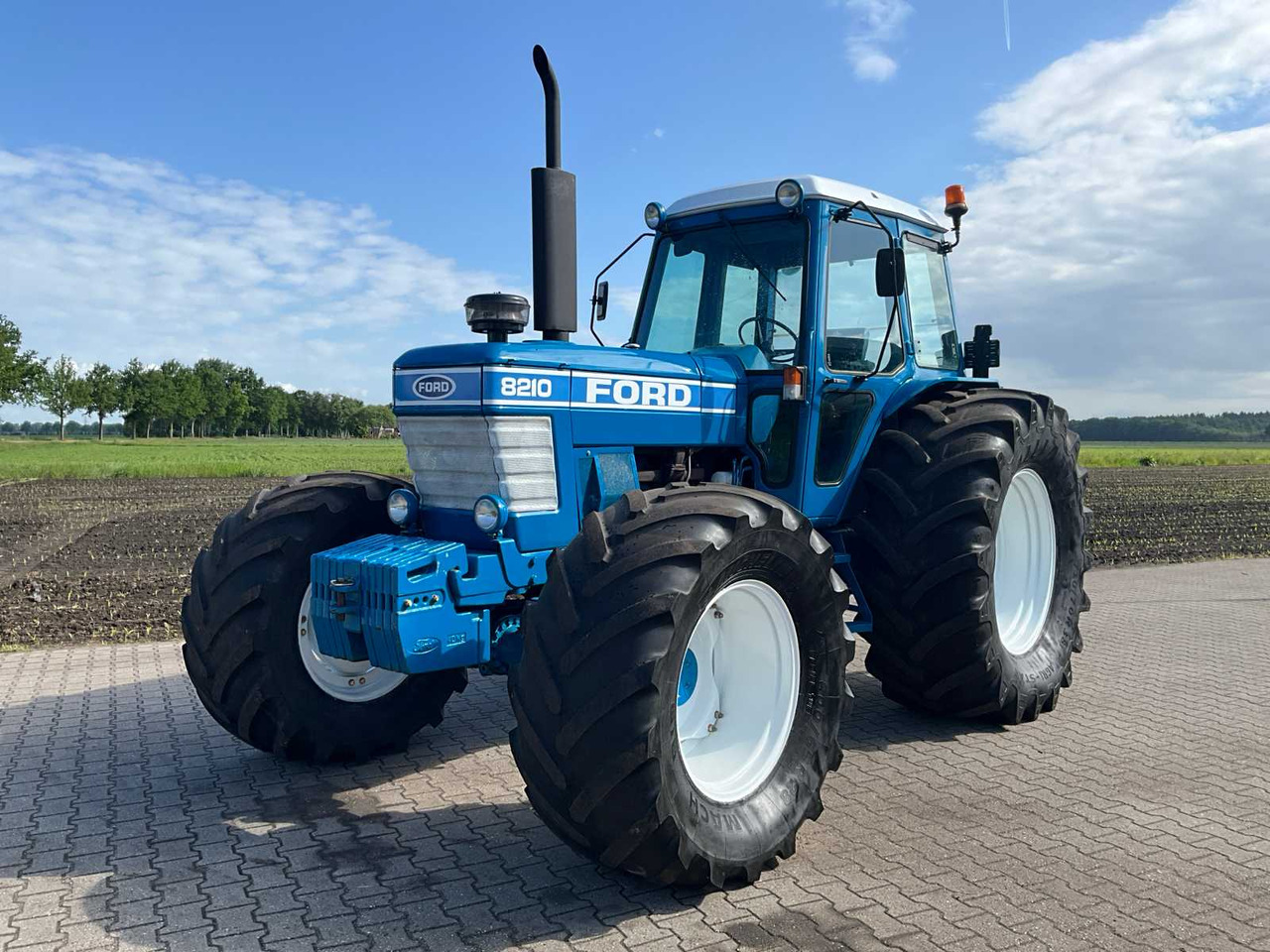 Ford 8210 - Traktor: slika 2 Ford 8210 - Traktor: slika 2