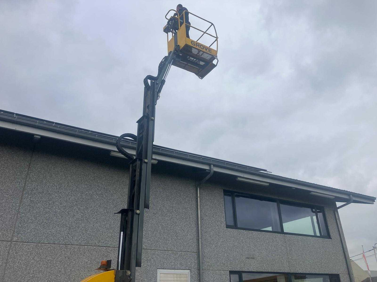 GROVE TOUCAN 1100 C AERIAL PLATFORM 2001 - Dvižna ploščad: slika 3 GROVE TOUCAN 1100 C AERIAL PLATFORM 2001 - Dvižna ploščad: slika 3