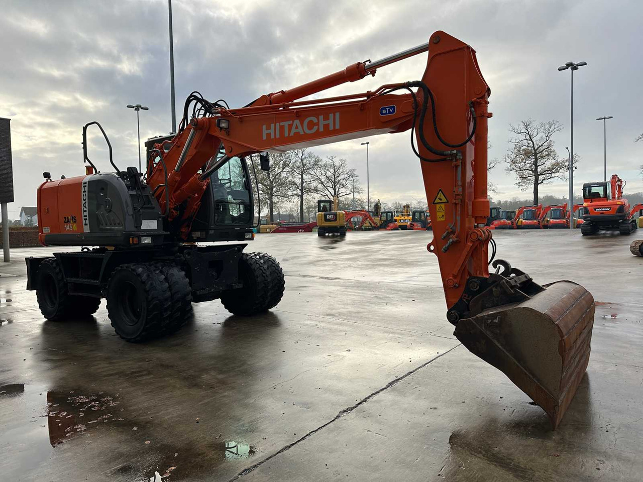 HITACHI - 2012 - ZX145W-3 - WHEELED EXCAVATOR - Bager na kolesih: slika 3 HITACHI - 2012 - ZX145W-3 - WHEELED EXCAVATOR - Bager na kolesih: slika 3