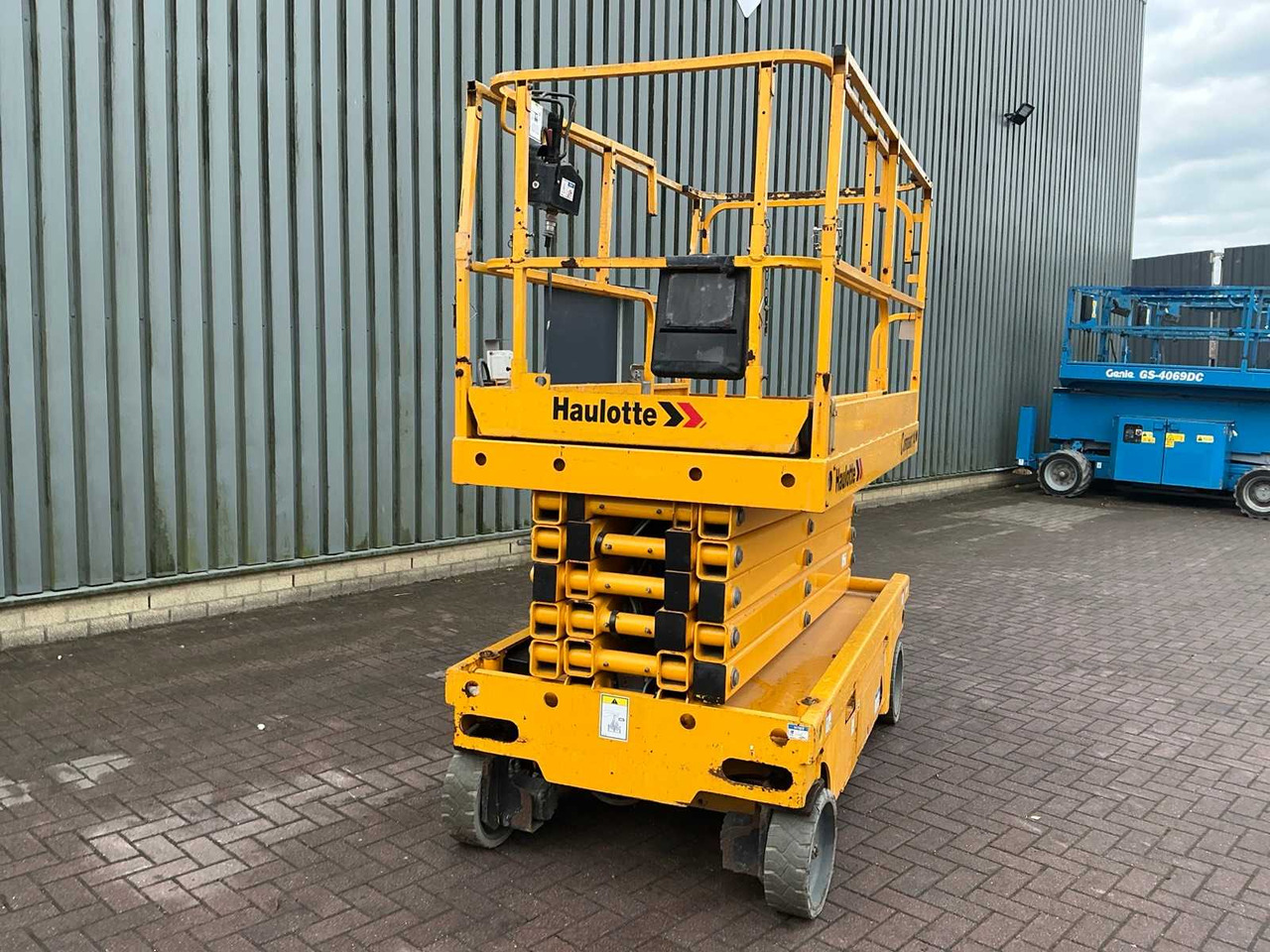 Haulotte Compact 14 - Dvižna ploščad: slika 2 Haulotte Compact 14 - Dvižna ploščad: slika 2