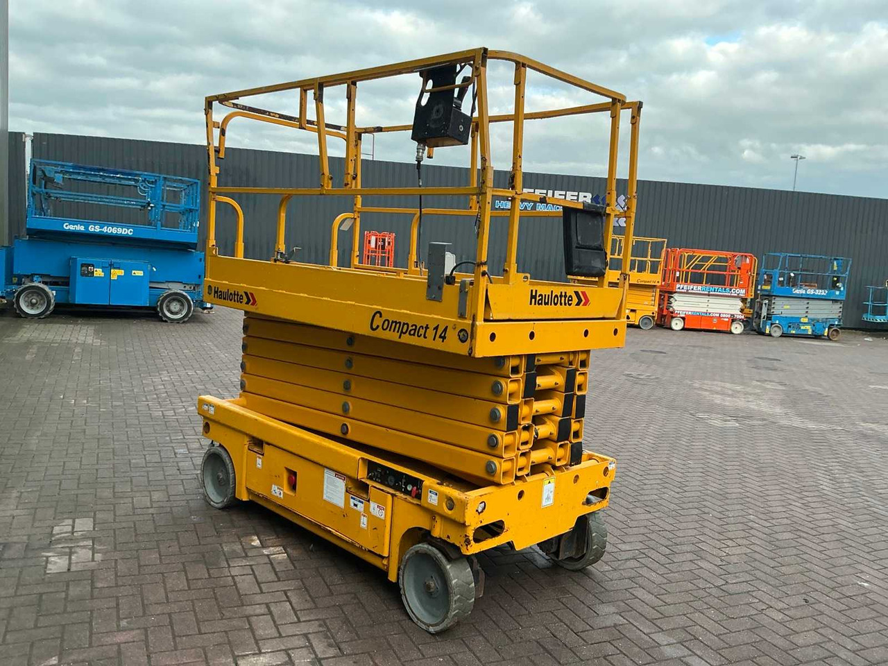 Haulotte Compact 14 - Dvižna ploščad: slika 3 Haulotte Compact 14 - Dvižna ploščad: slika 3