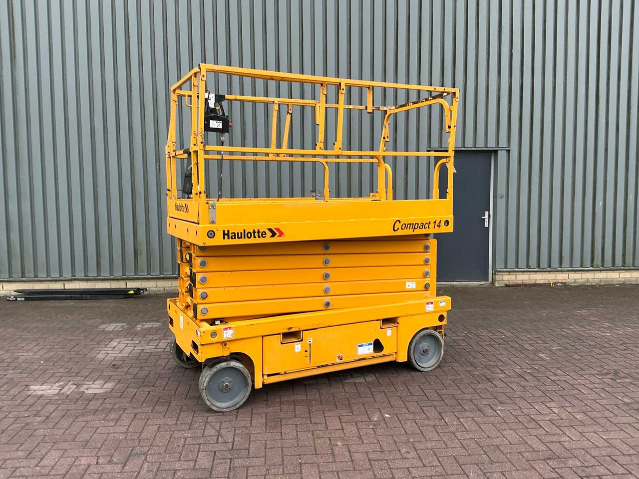 Haulotte Compact 14 - Dvižna ploščad: slika 1 Haulotte Compact 14 - Dvižna ploščad: slika 1