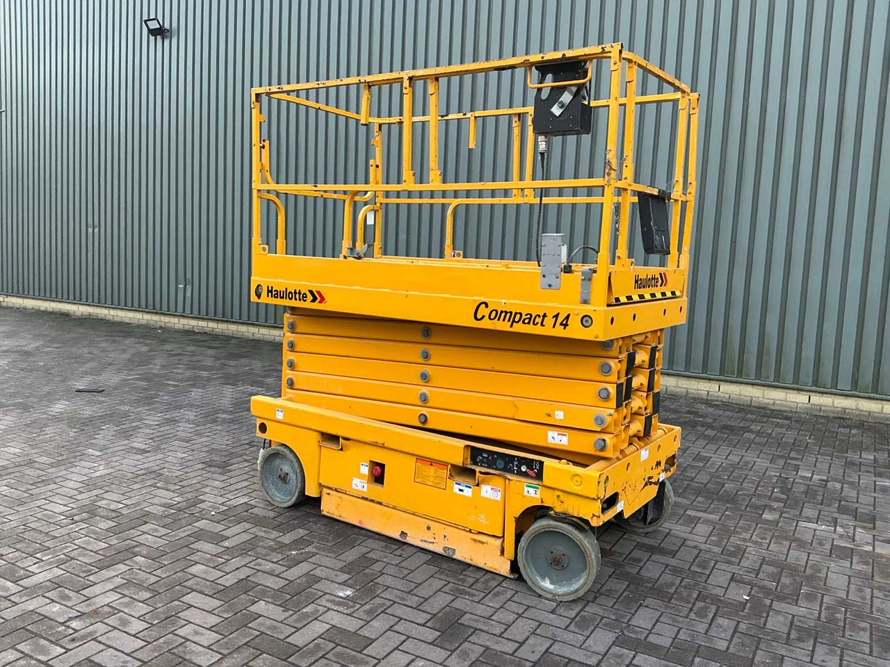 Haulotte Compact 14 - Dvižna ploščad: slika 3 Haulotte Compact 14 - Dvižna ploščad: slika 3