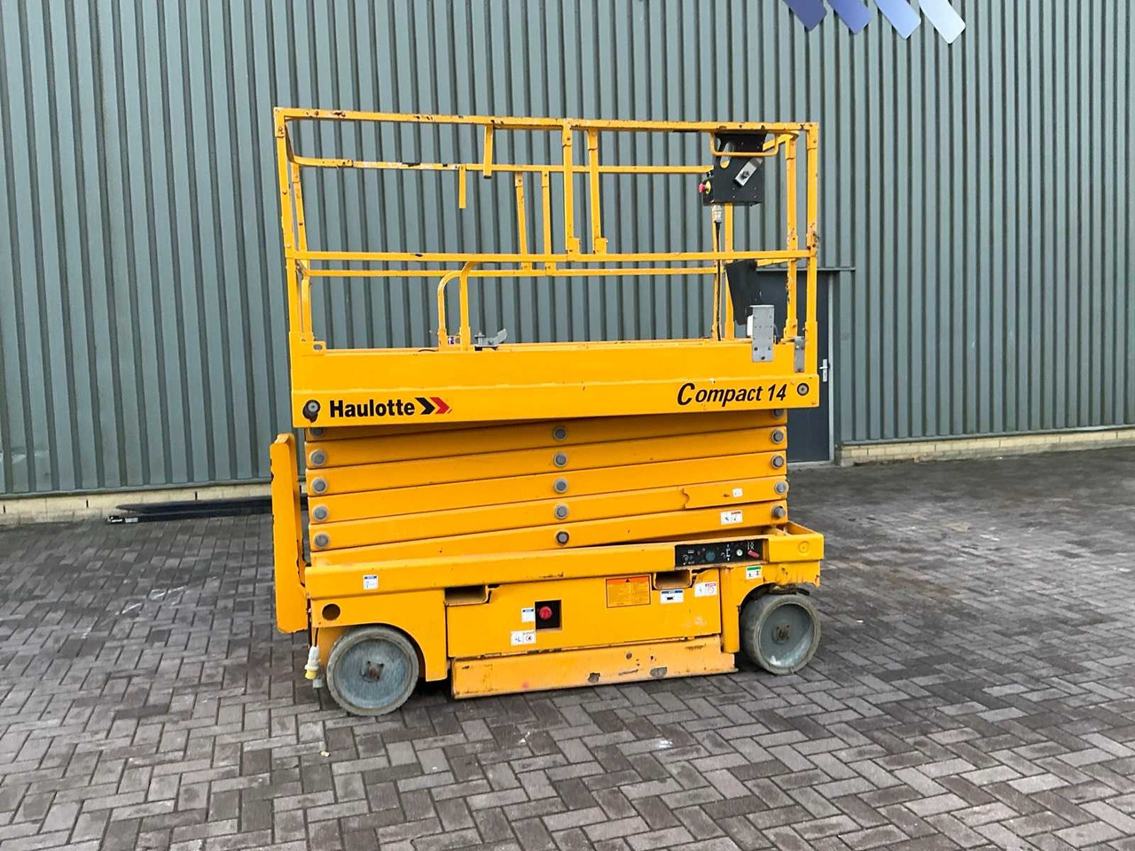 Haulotte Compact 14 - Dvižna ploščad: slika 2 Haulotte Compact 14 - Dvižna ploščad: slika 2