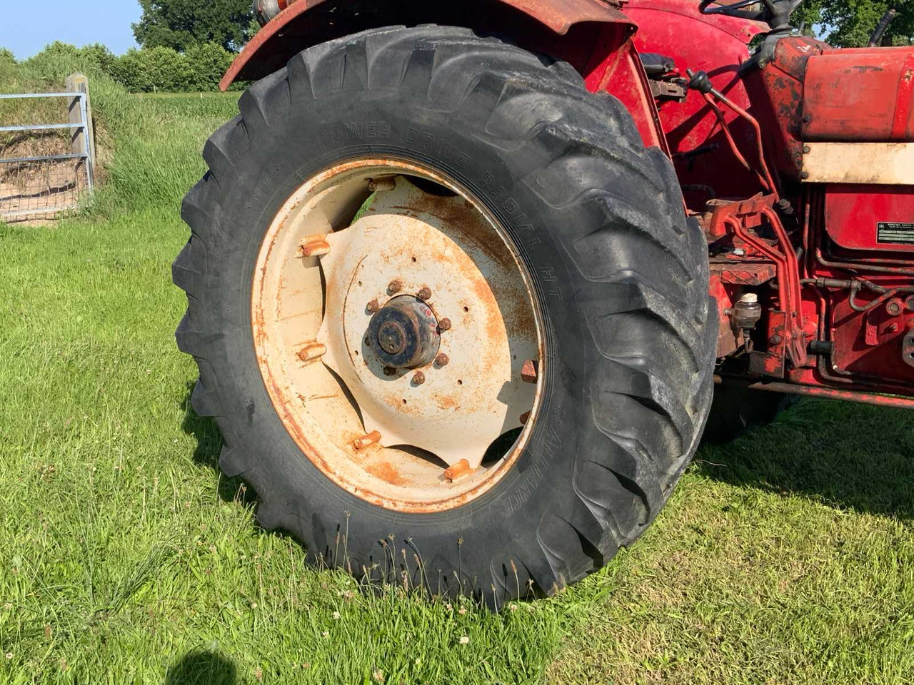 Traktor International 1046 A: slika 12