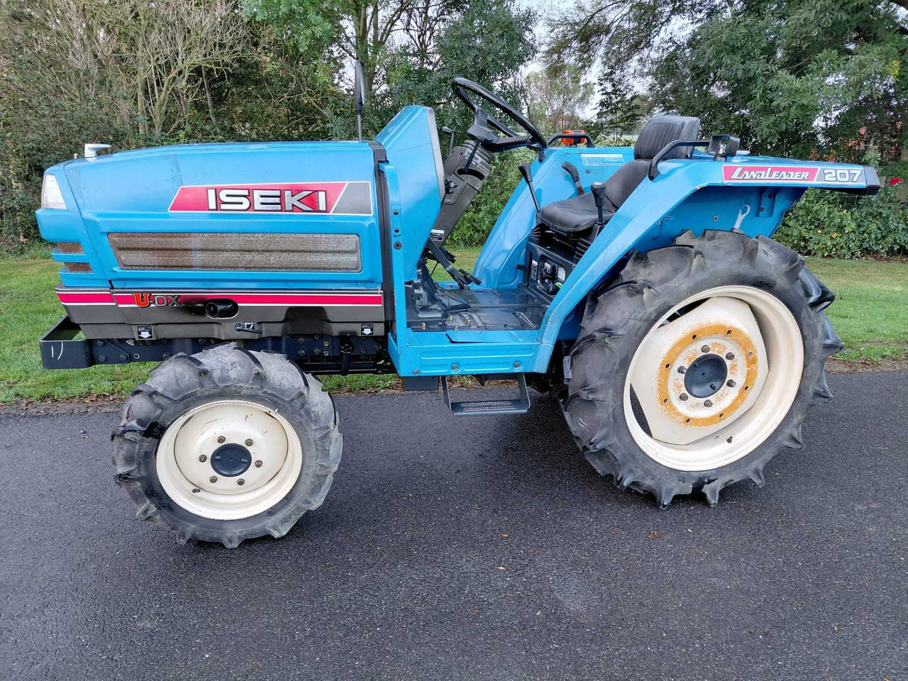 Iseki TA207 - Mini traktor: slika 1 Iseki TA207 - Mini traktor: slika 1