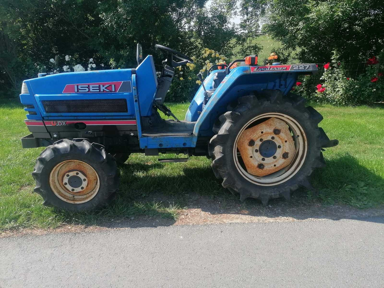Iseki TA227 - Mini traktor: slika 1 Iseki TA227 - Mini traktor: slika 1