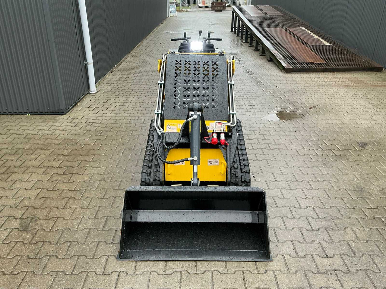 JL LRT360 MINI LOADER / SKID STEER LOADER ON TRACKS - Kompaktni nakladalnik na gosenicah: slika 5 JL LRT360 MINI LOADER / SKID STEER LOADER ON TRACKS - Kompaktni nakladalnik na gosenicah: slika 5