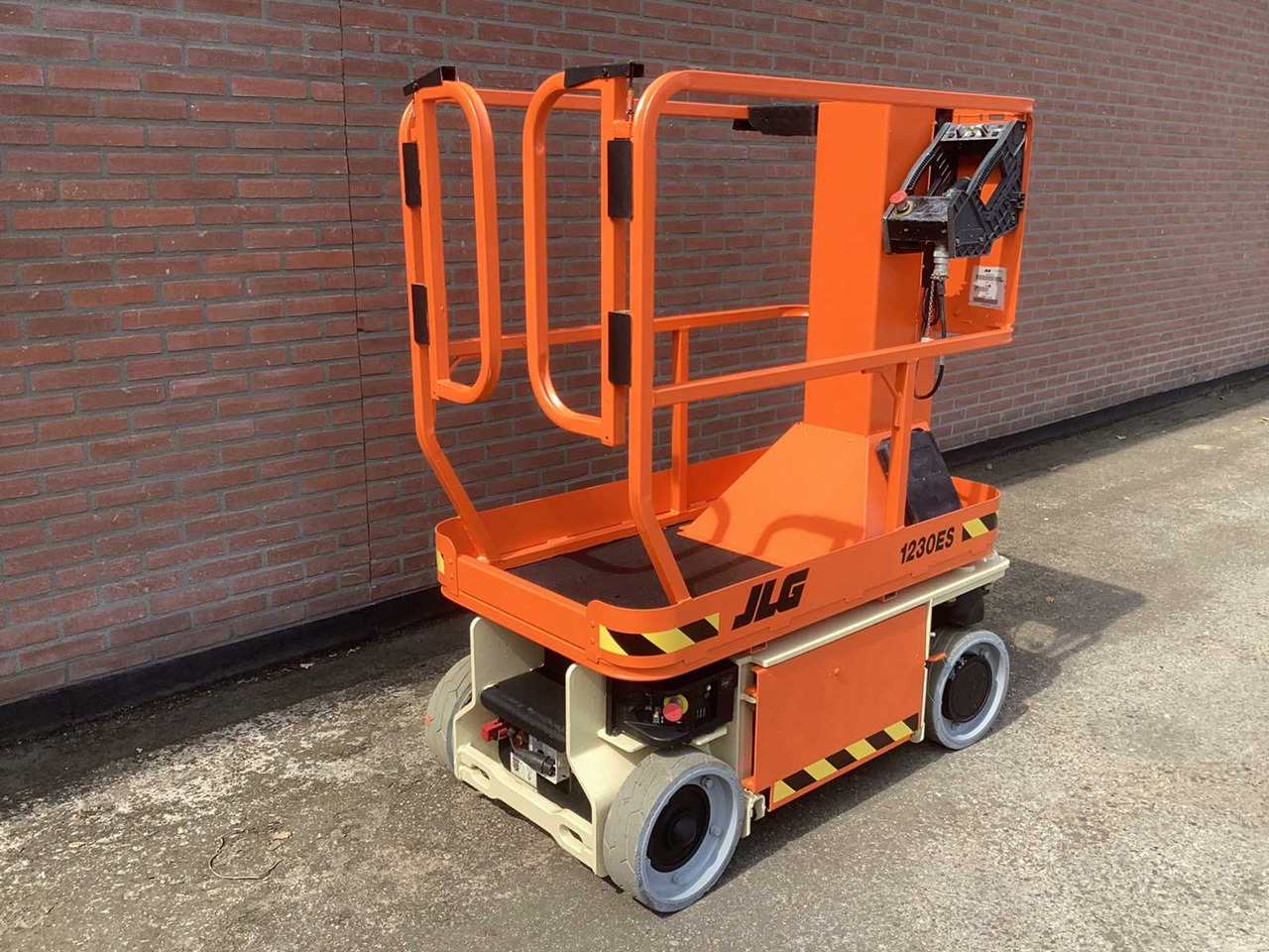 JLG 1230ES - Dvižna ploščad: slika 4 JLG 1230ES - Dvižna ploščad: slika 4