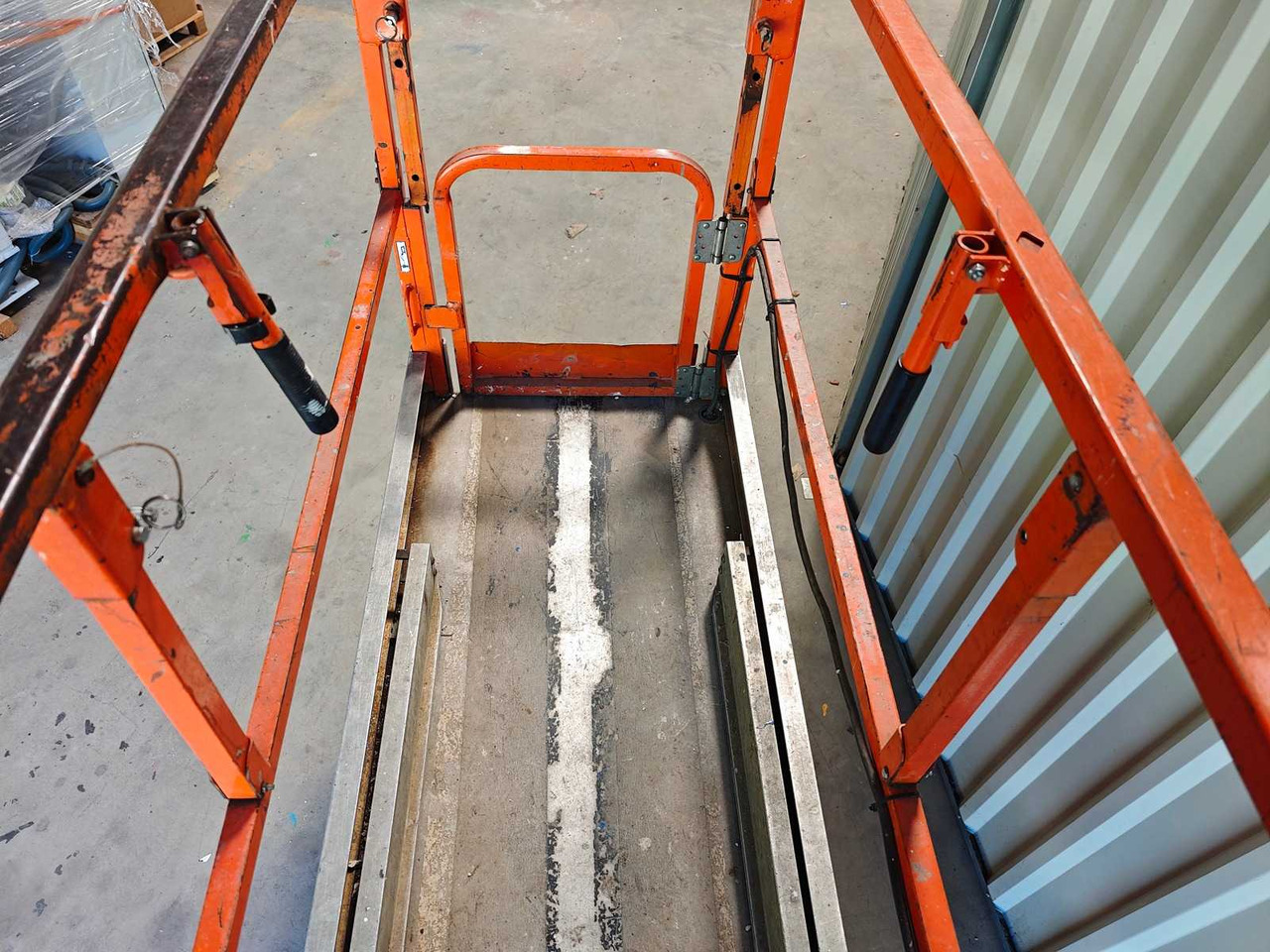 Dvižna ploščad JLG 2030ES: slika 11