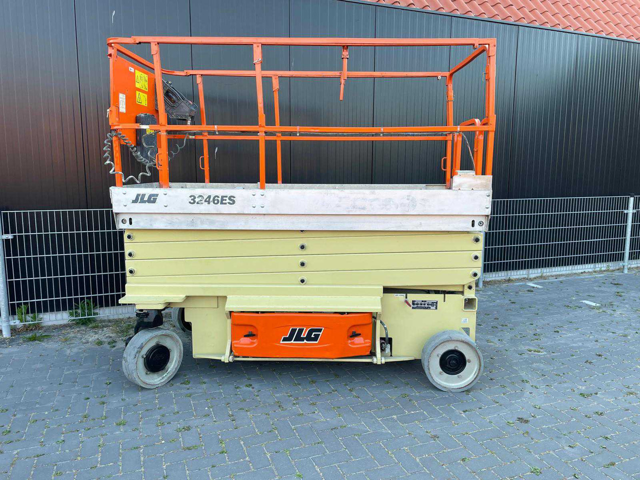JLG 3246ES - Dvižna ploščad: slika 2 JLG 3246ES - Dvižna ploščad: slika 2