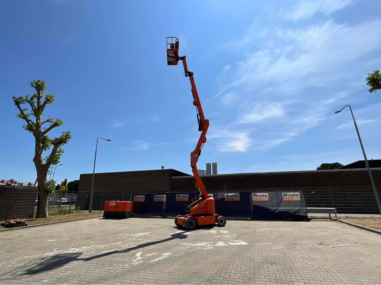 JLG E400AJPN narrow - Dvižna ploščad: slika 1 JLG E400AJPN narrow - Dvižna ploščad: slika 1