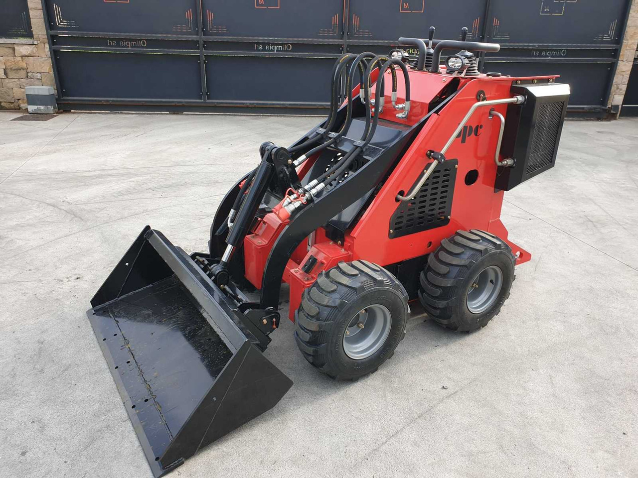 JPC HT320 SKID STEER LOADER - Kolesni nakladalec: slika 1 JPC HT320 SKID STEER LOADER - Kolesni nakladalec: slika 1
