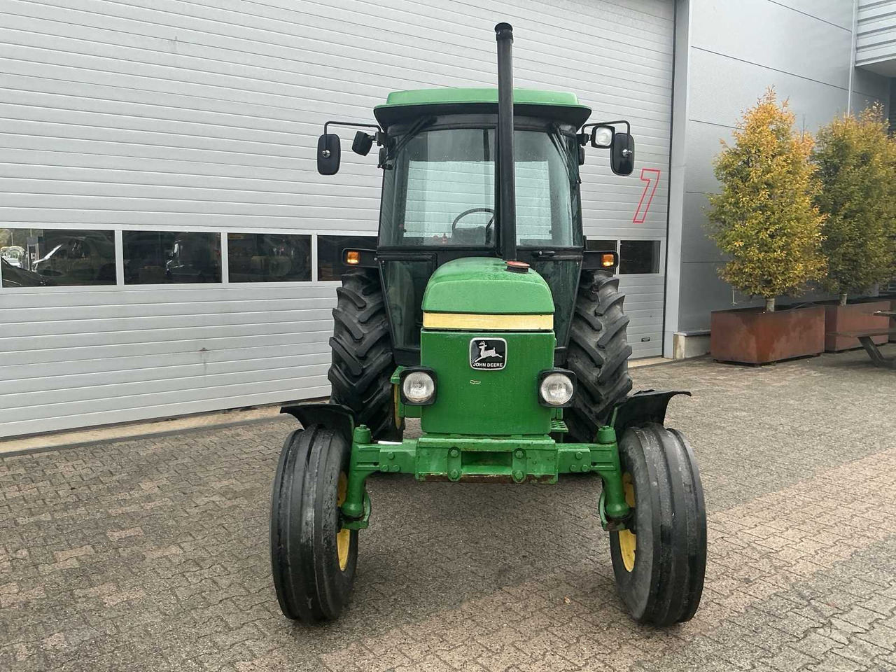 John Deere 2250 - Traktor: slika 2 John Deere 2250 - Traktor: slika 2