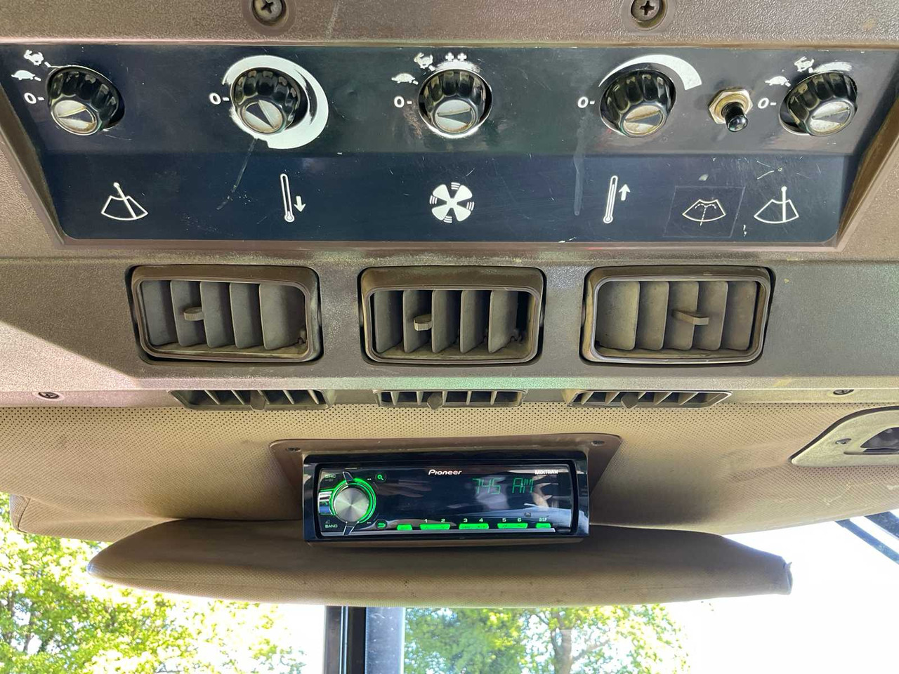 Traktor John Deere 4755: slika 32