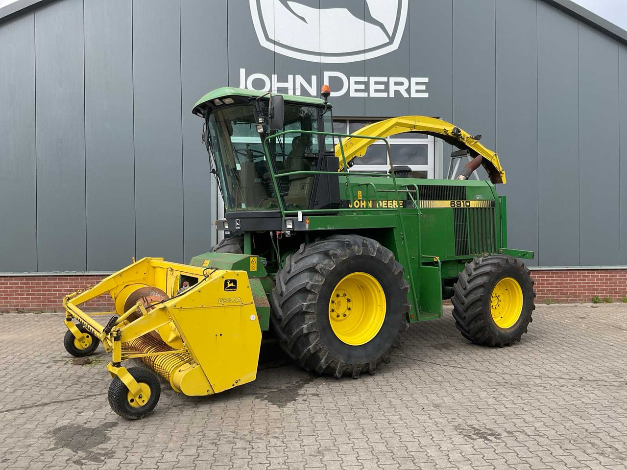 John Deere 6910 - Kombajn za krmo: slika 1 John Deere 6910 - Kombajn za krmo: slika 1