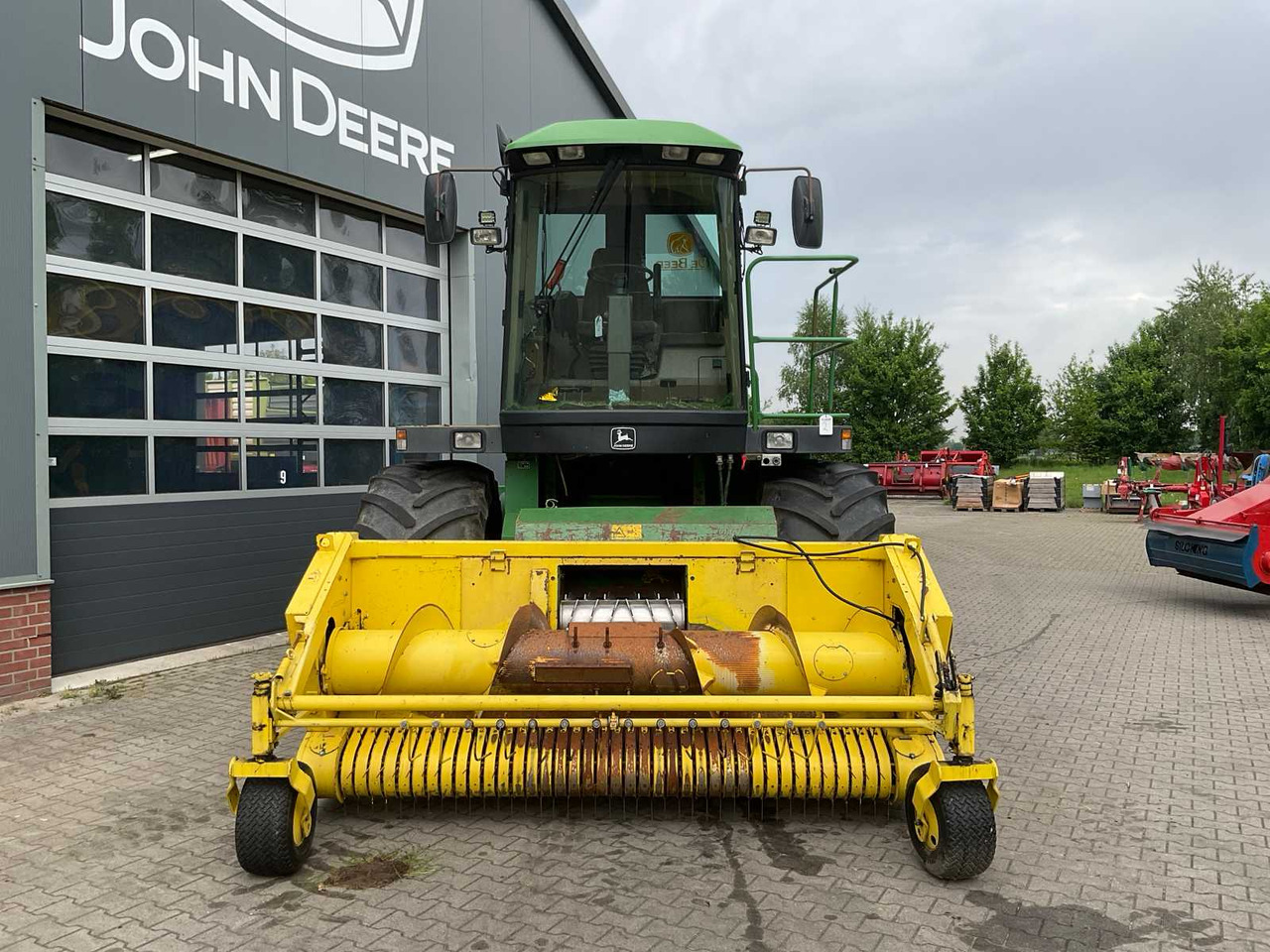 John Deere 6910 - Kombajn za krmo: slika 3 John Deere 6910 - Kombajn za krmo: slika 3