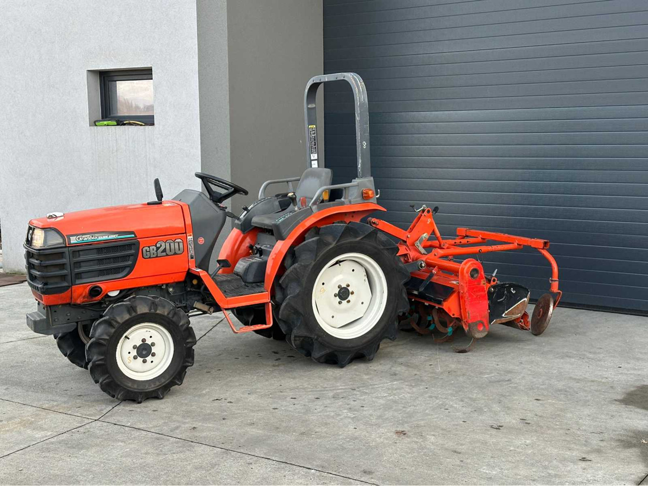 KUBOTA - GB200 - 4-WHEEL DRIVE TRACTOR - Traktor: slika 2 KUBOTA - GB200 - 4-WHEEL DRIVE TRACTOR - Traktor: slika 2