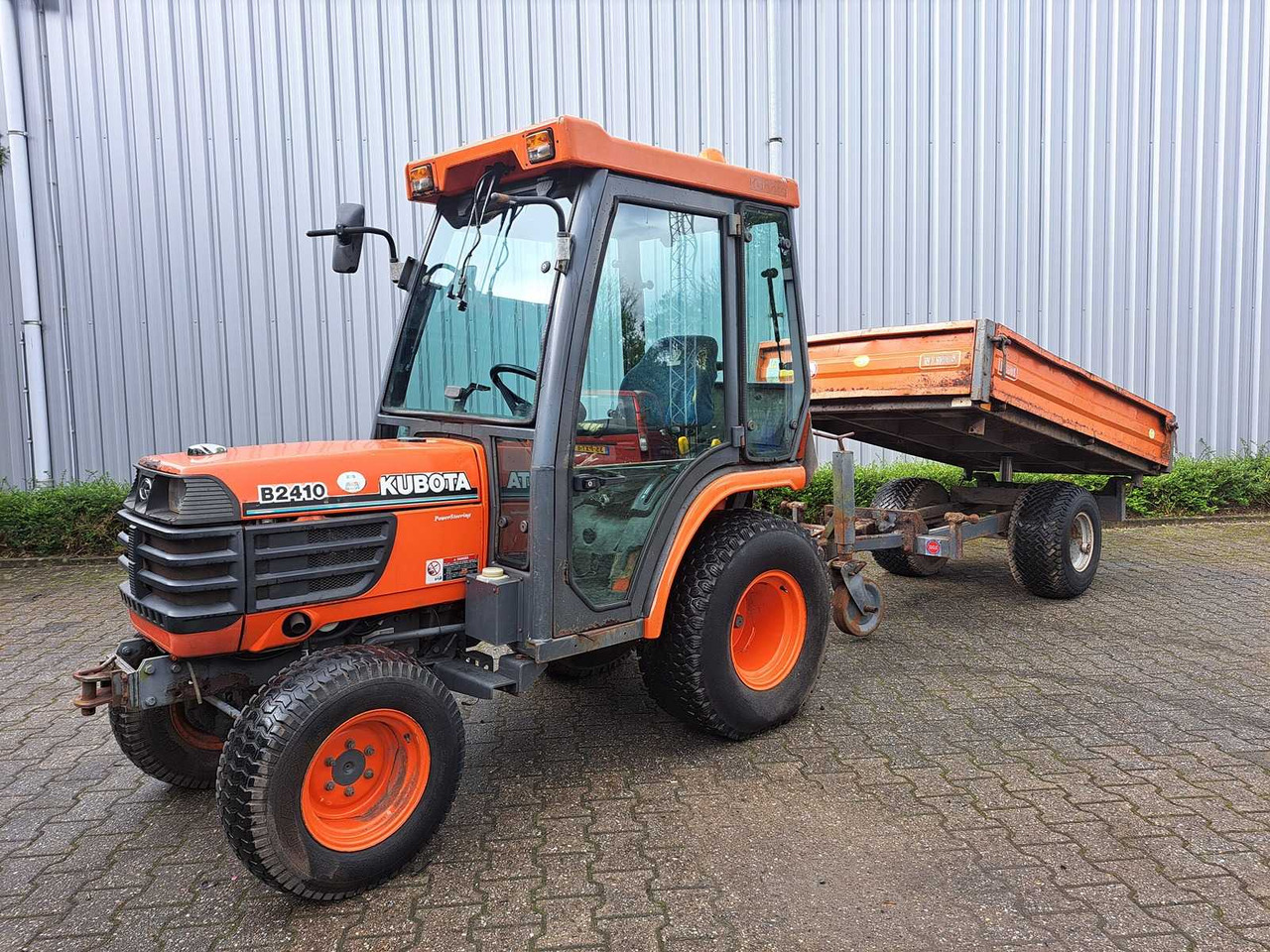 Kubota B2410 - Mini traktor: slika 1 Kubota B2410 - Mini traktor: slika 1