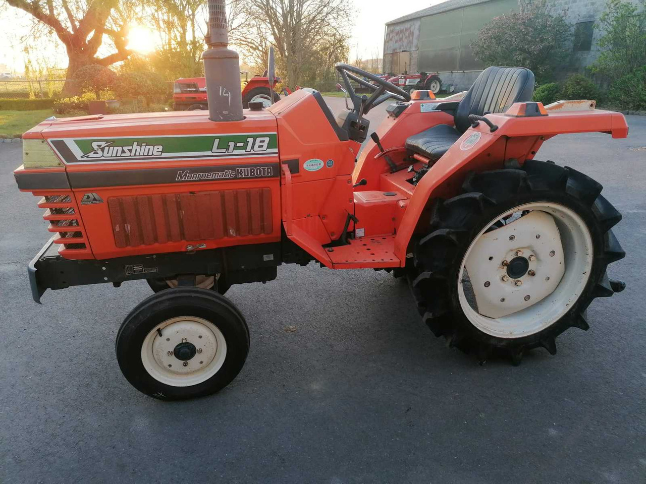 Kubota L1-18 - Mini traktor: slika 1 Kubota L1-18 - Mini traktor: slika 1