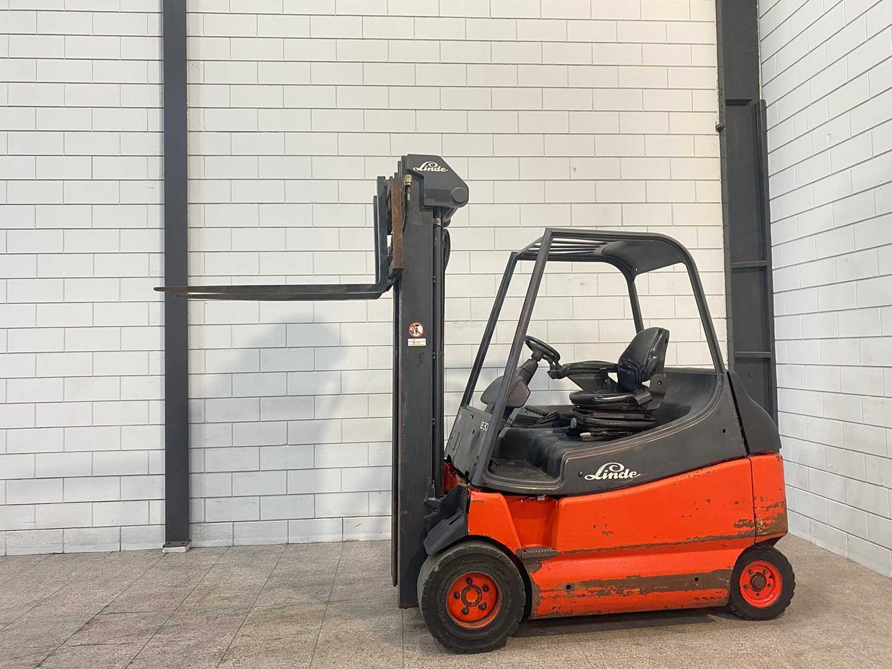 LINDE - 2002 - E 30/600 - FORKLIFT TRUCK - Viličar: slika 1 LINDE - 2002 - E 30/600 - FORKLIFT TRUCK - Viličar: slika 1