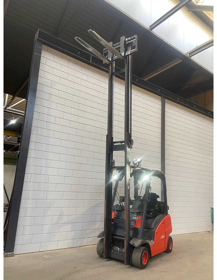 LINDE - 2013 - H20T - FORKLIFT TRUCK - SIDE-SHIFT - Viličar: slika 4 LINDE - 2013 - H20T - FORKLIFT TRUCK - SIDE-SHIFT - Viličar: slika 4