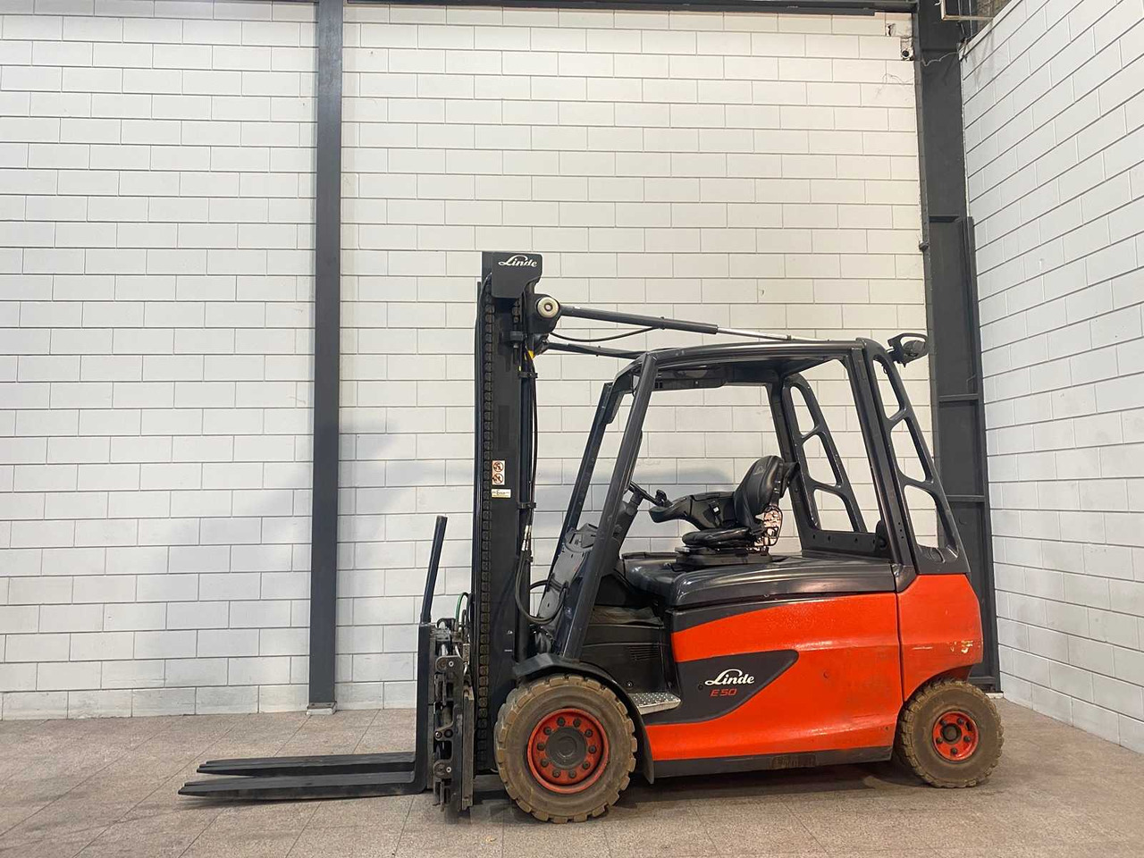 LINDE - 2019 - E50HL-01 - 5000KG LIFTING CAPACITY, TRIPLE LOADER - FORKLIFT - Viličar: slika 2 LINDE - 2019 - E50HL-01 - 5000KG LIFTING CAPACITY, TRIPLE LOADER - FORKLIFT - Viličar: slika 2