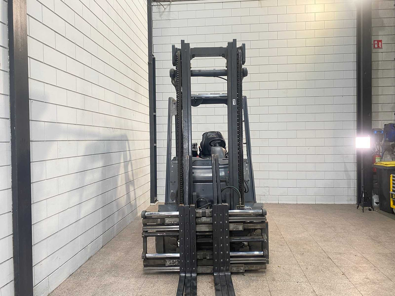 LINDE - 2019 - E50HL-01 - 5000KG LIFTING CAPACITY, TRIPLE LOADER - FORKLIFT - Viličar: slika 4 LINDE - 2019 - E50HL-01 - 5000KG LIFTING CAPACITY, TRIPLE LOADER - FORKLIFT - Viličar: slika 4