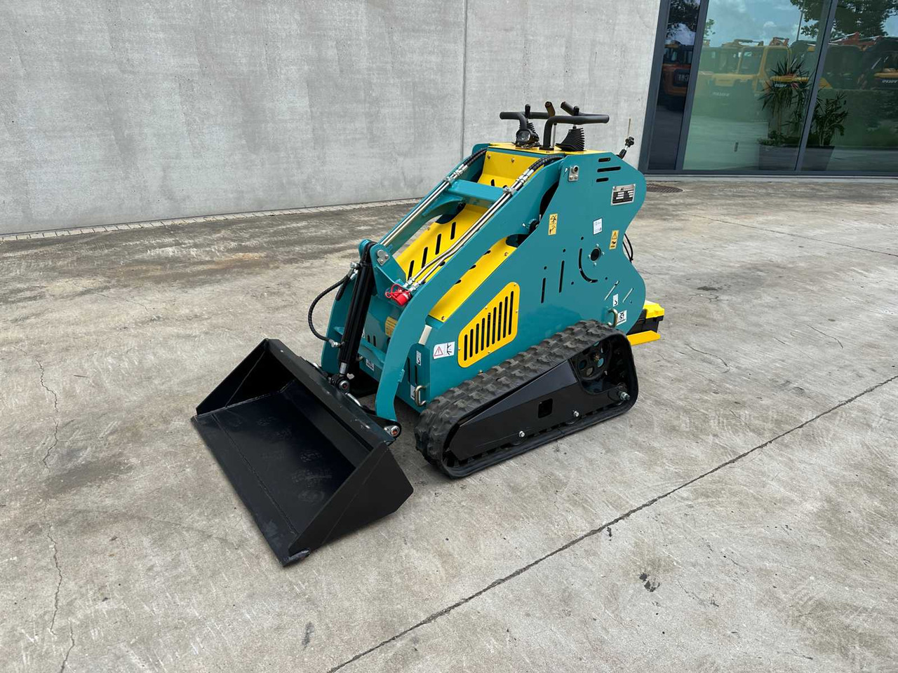 MACHPRO - 2025 - MP-300 - TRACK LOADER - Kompaktni nakladalnik na gosenicah: slika 1 MACHPRO - 2025 - MP-300 - TRACK LOADER - Kompaktni nakladalnik na gosenicah: slika 1