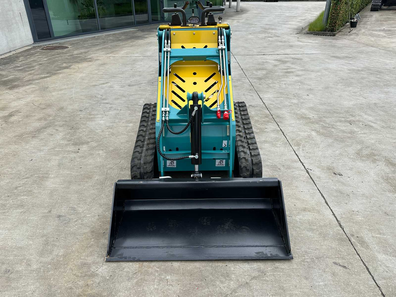 MACHPRO - 2025 - MP-300 - TRACK LOADER - Kompaktni nakladalnik na gosenicah: slika 2 MACHPRO - 2025 - MP-300 - TRACK LOADER - Kompaktni nakladalnik na gosenicah: slika 2