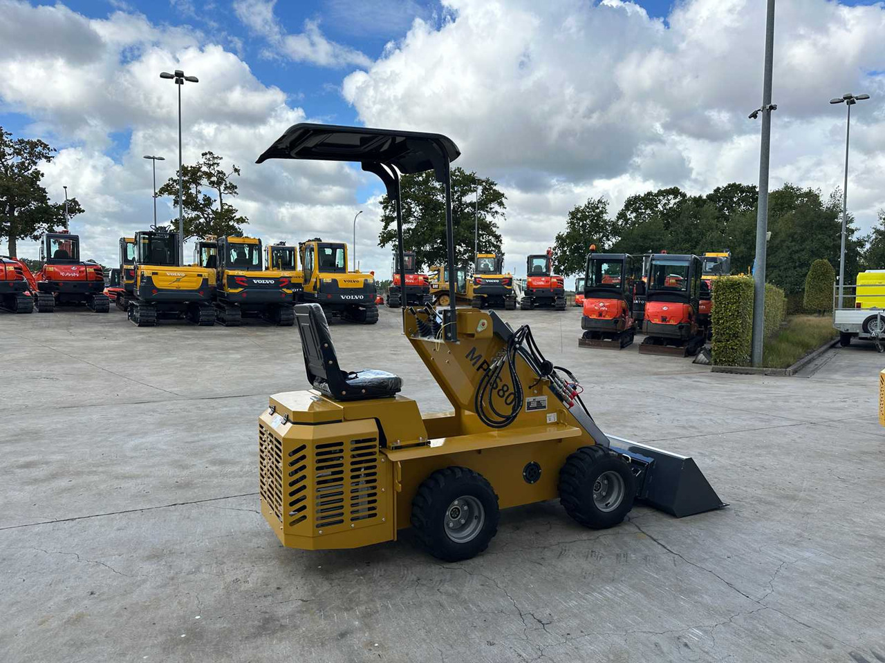 MACHPRO - 2025 - MP-S800 - SKID STEER LOADER - Kompaktni nakladalnik na gosenicah: slika 4 MACHPRO - 2025 - MP-S800 - SKID STEER LOADER - Kompaktni nakladalnik na gosenicah: slika 4