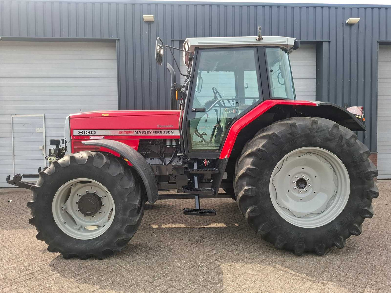 Massey Ferguson 8130 Dynashift - Traktor: slika 3 Massey Ferguson 8130 Dynashift - Traktor: slika 3