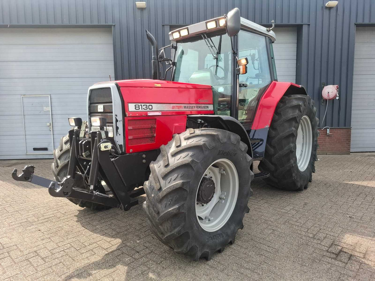 Massey Ferguson 8130 Dynashift - Traktor: slika 1 Massey Ferguson 8130 Dynashift - Traktor: slika 1