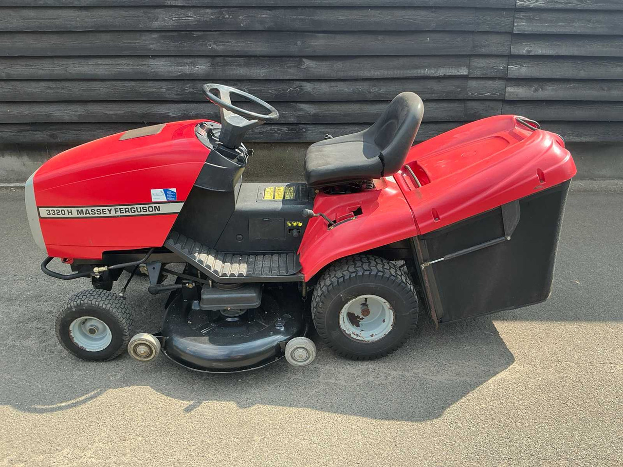 Massey Ferguson MF 122 Hydro - Vrtna kosilnica: slika 2 Massey Ferguson MF 122 Hydro - Vrtna kosilnica: slika 2
