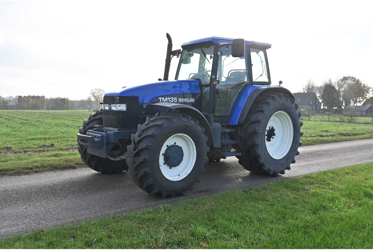 NEW HOLLAND - 1998 - TM135 - ALL-WHEEL DRIVE FARM TRACTOR - Traktor: slika 2 NEW HOLLAND - 1998 - TM135 - ALL-WHEEL DRIVE FARM TRACTOR - Traktor: slika 2