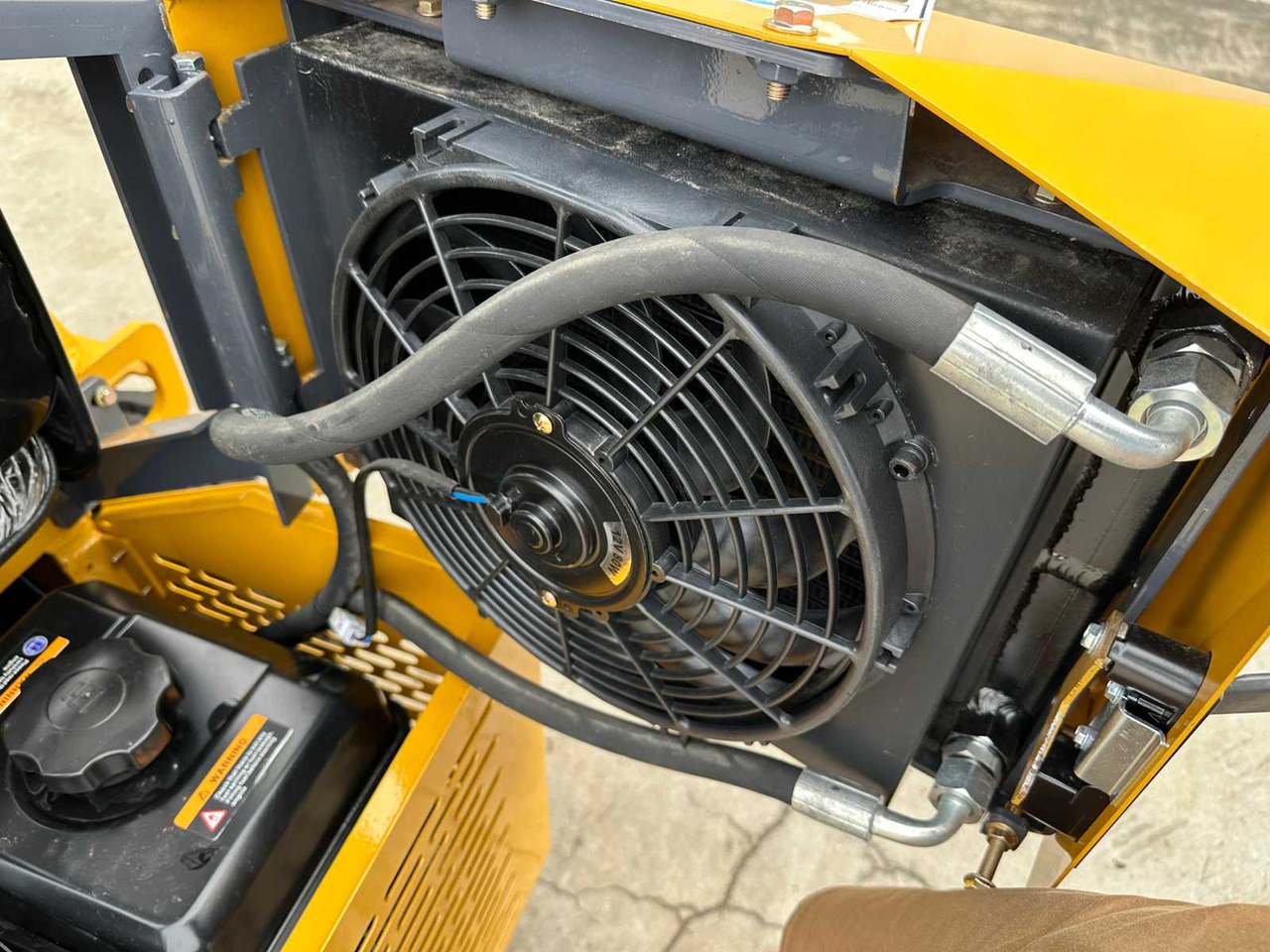 Kompaktni nakladalnik na gosenicah NEWRICK - 2025 - SI360 - SKID STEER LOADER: slika 17 Kompaktni nakladalnik na gosenicah NEWRICK - 2025 - SI360 - SKID STEER LOADER: slika 17