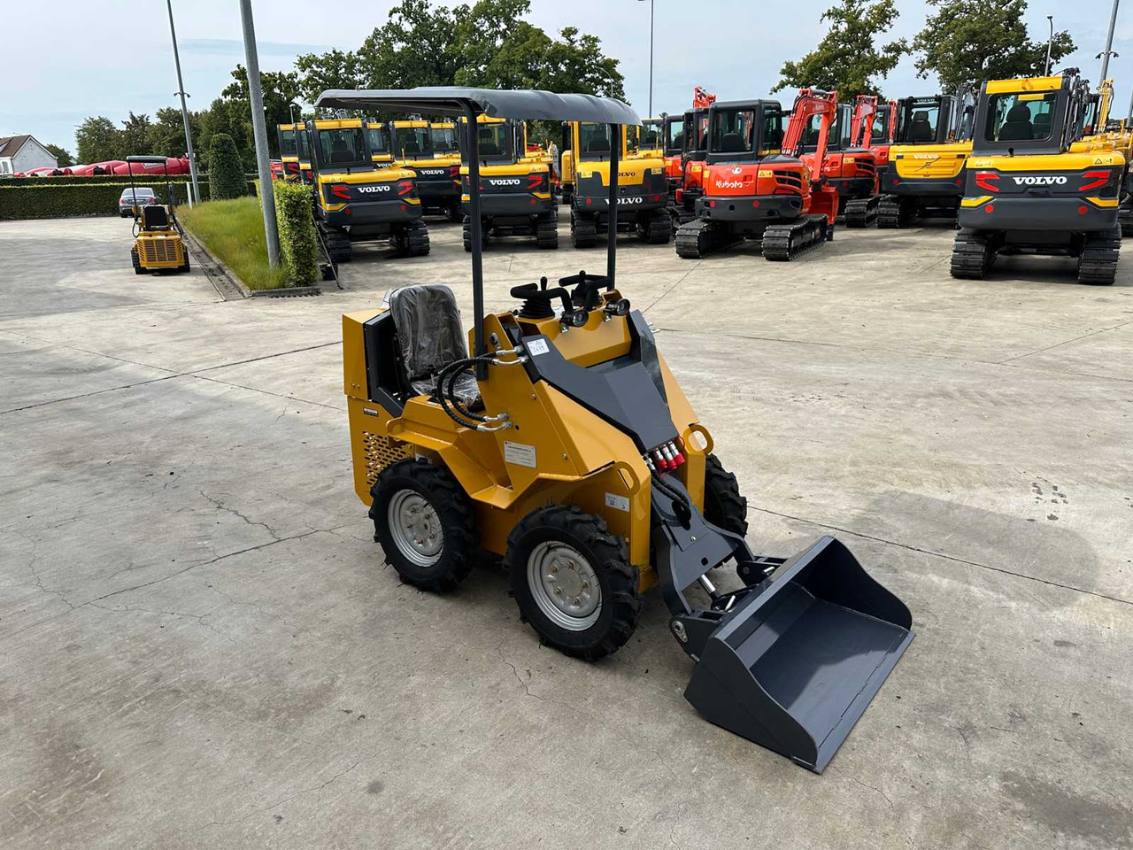 NEWRICK - 2025 - SI360 - SKID STEER LOADER - Kompaktni nakladalnik na gosenicah: slika 3 NEWRICK - 2025 - SI360 - SKID STEER LOADER - Kompaktni nakladalnik na gosenicah: slika 3