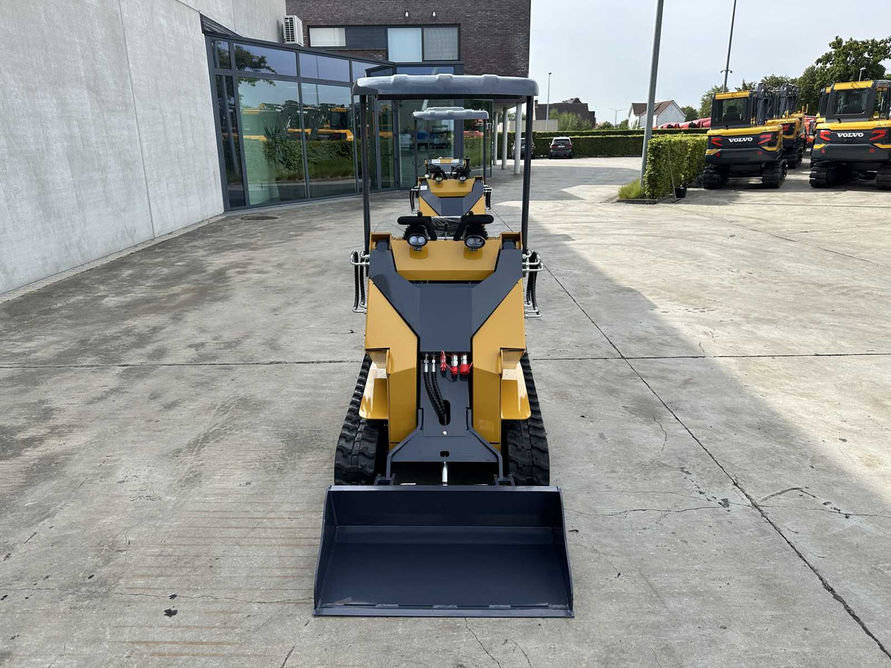 NEWRICK - 2025 - ZW380 - SKID STEER LOADER - Kompaktni nakladalnik na gosenicah: slika 2 NEWRICK - 2025 - ZW380 - SKID STEER LOADER - Kompaktni nakladalnik na gosenicah: slika 2